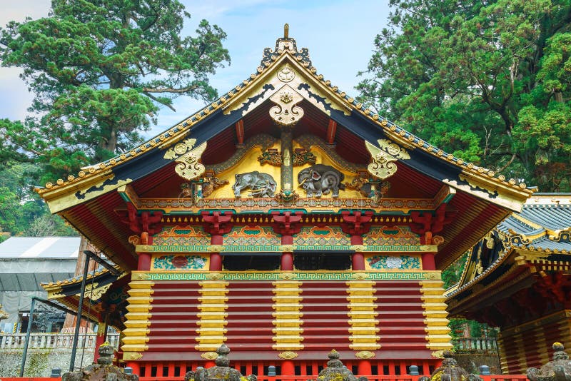 Nikko Toshogu relikskrin i Nikko, Japan arkivbild Nikko Toshogu relikskrin i Nikko, Japan arkivbild