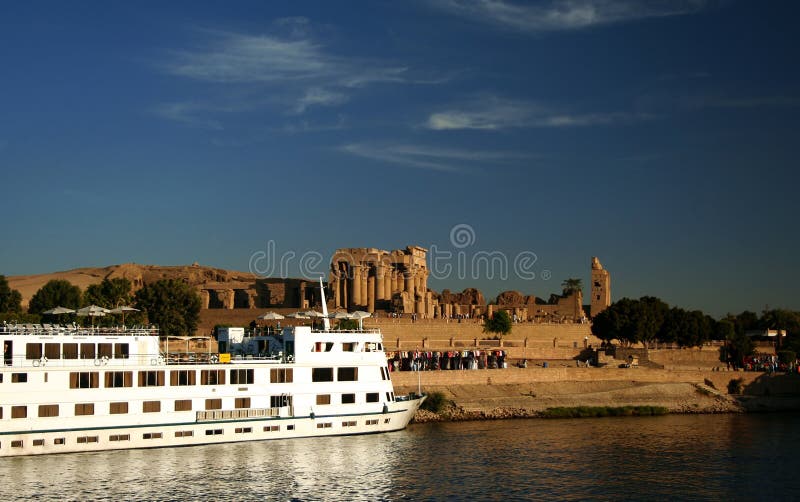 Nile för fartygkryssningkom ombo fotografering för bildbyråer