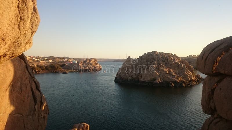 Nile River affärsföretag över Aswan öar på Egypten royaltyfri fotografi Nile River affärsföretag över Aswan öar på Egypten royaltyfri fotografi