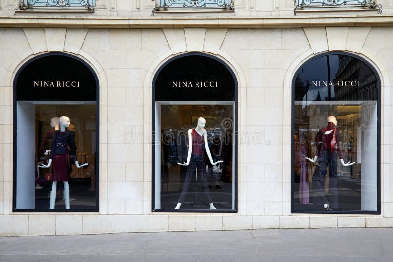 Nina Ricci Fles Luxe Parfum Op Roze Achtergrond Redactionele Foto ...