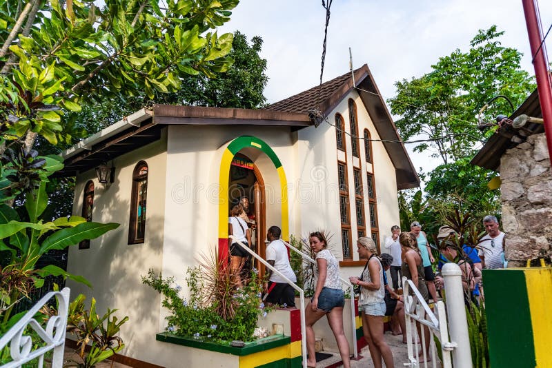 Nine Mile, Jamaïque JANVIER 07, 2017 : Composé du mausolée Bob Marley : bâtiment du mausolée où il est enterré photos stock Nine Mile, Jamaïque JANVIER 07, 2017 : Composé du mausolée Bob Marley : bâtiment du mausolée où il est enterré photos stock