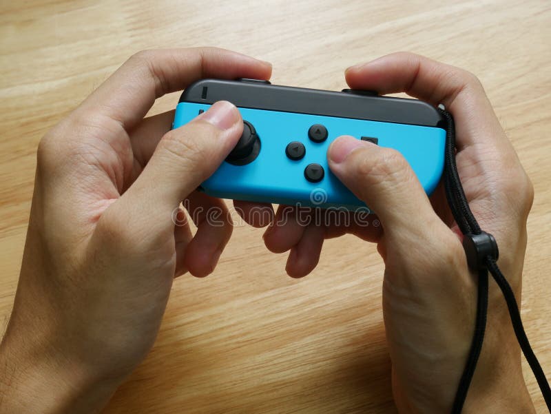 Nintendo-ter beschikking gehouden Schakelaarcontrolemechanisme royalty-vrije stock fotografie Nintendo-ter beschikking gehouden Schakelaarcontrolemechanisme royalty-vrije stock fotografie
