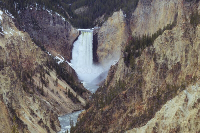 Niskich spadków Uroczysty jar Yellowstone park obrazy royalty free Niskich spadków Uroczysty jar Yellowstone park obrazy royalty free