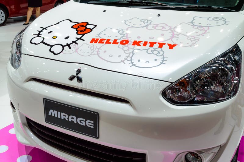 Nissan HÄGRING HELLO KITTY Limited Edition royaltyfria bilder Nissan HÄGRING HELLO KITTY Limited Edition royaltyfria bilder