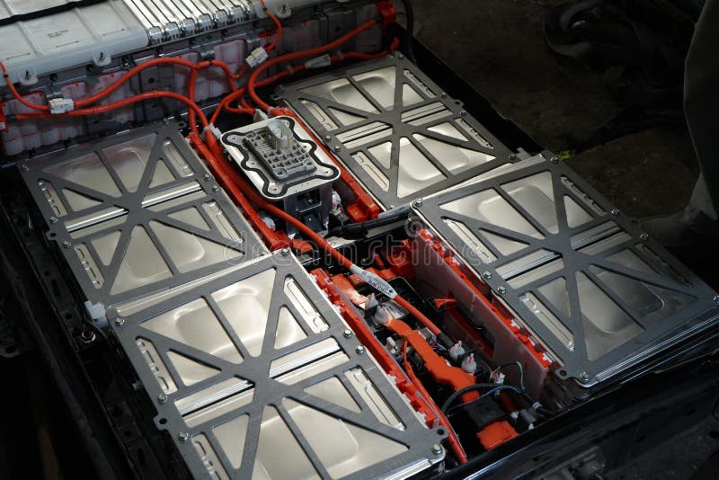 Nissan Leaf Battery Box Opened con le batterie