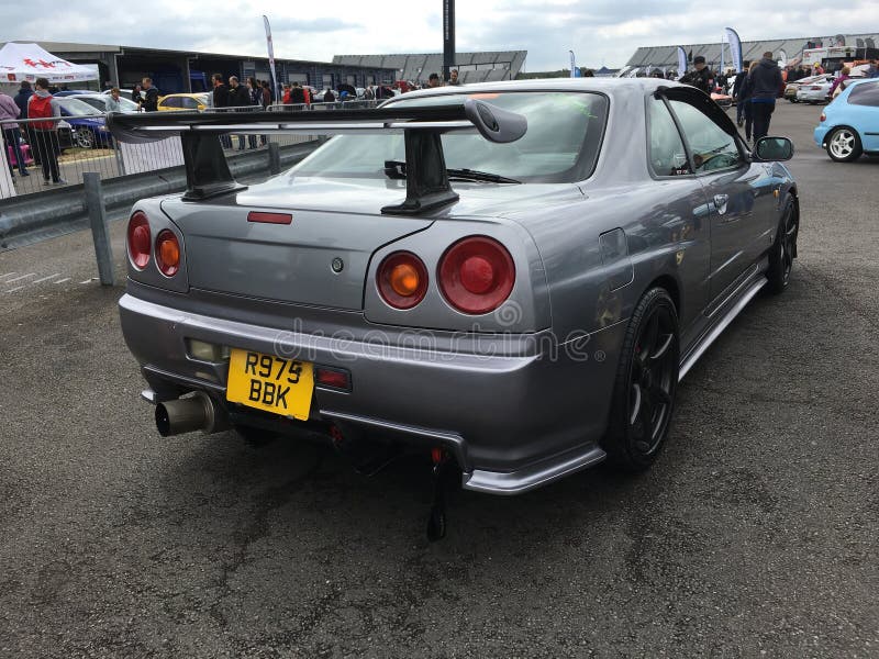 nissan skyline grey