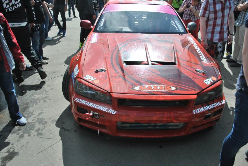 Nissan Skyline r34 razas de campeonato, competencias de adaptación de Sportscar en los coches adaptados en la deriva rds imágenes de archivo libres de regalías Nissan Skyline r34 razas de campeonato, competencias de adaptación de Sportscar en los coches adaptados en la deriva rds imágenes de archivo libres de regalías