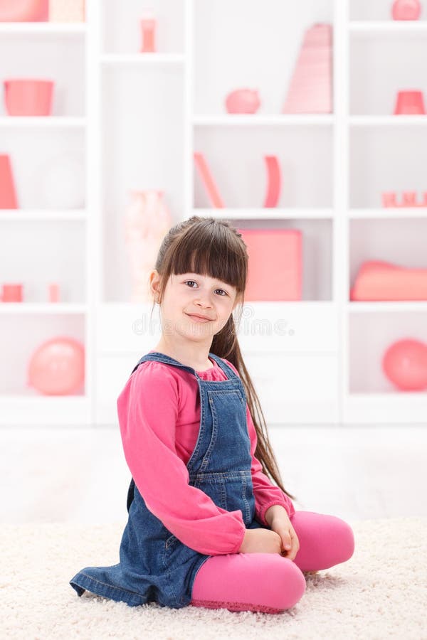 Niña orgullosa fotografía de archivo