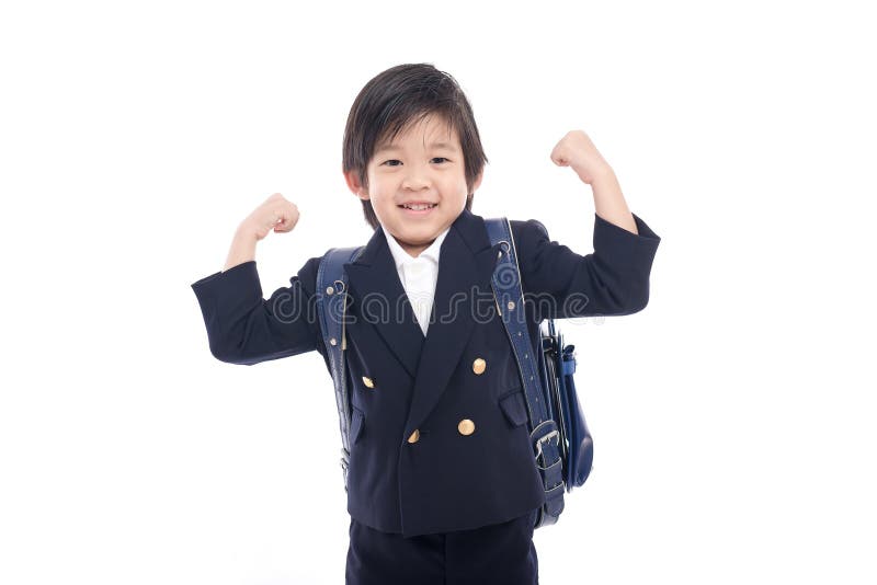 Niño asiático en uniforme escolar con el bolso de escuela azul fotografía de archivo Niño asiático en uniforme escolar con el bolso de escuela azul fotografía de archivo