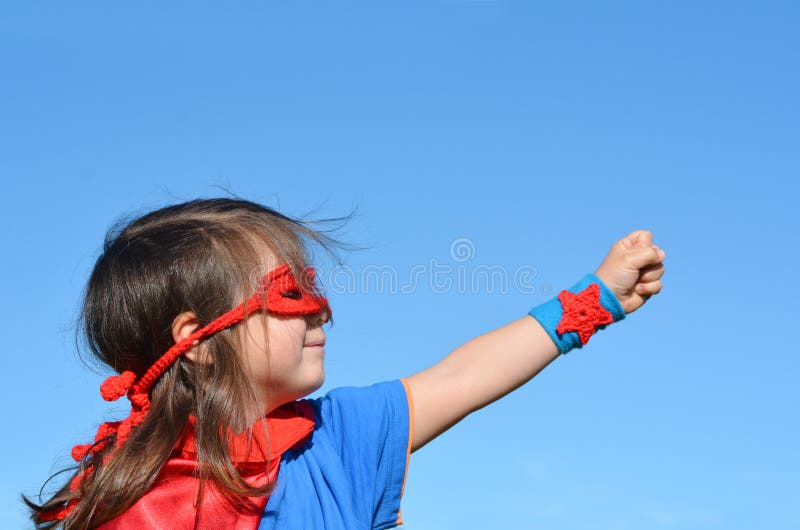 Niño del super héroe - poder de la muchacha imagenes de archivo Niño del super héroe - poder de la muchacha imagenes de archivo