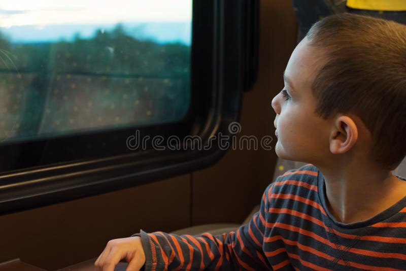 Niño En El Tren Imagen De Archivo Imagen De Camino Tren 84175267 