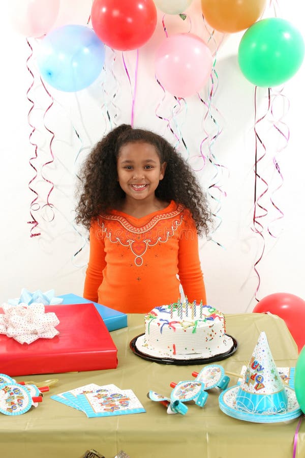 Niño en la fiesta de cumpleaños fotografía de archivo libre de regalías Niño en la fiesta de cumpleaños fotografía de archivo libre de regalías