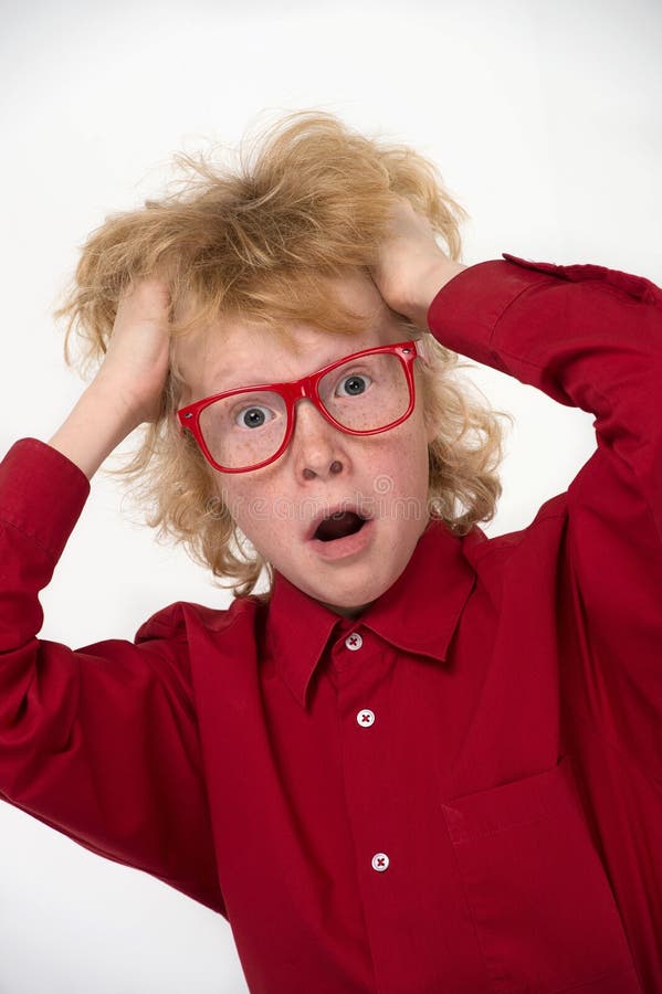 Niño pequeño sorprendido. imagenes de archivo Niño pequeño sorprendido. imagenes de archivo