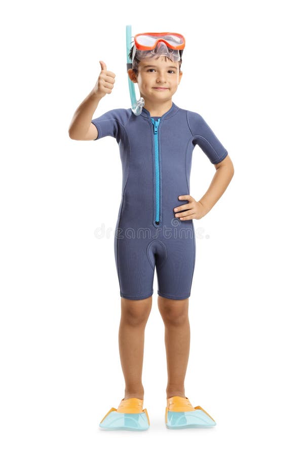 Niño que lleva un wetsuit, una máscara que se zambulle y aletas y mostrando thums para arriba fotos de archivo Niño que lleva un wetsuit, una máscara que se zambulle y aletas y mostrando thums para arriba fotos de archivo