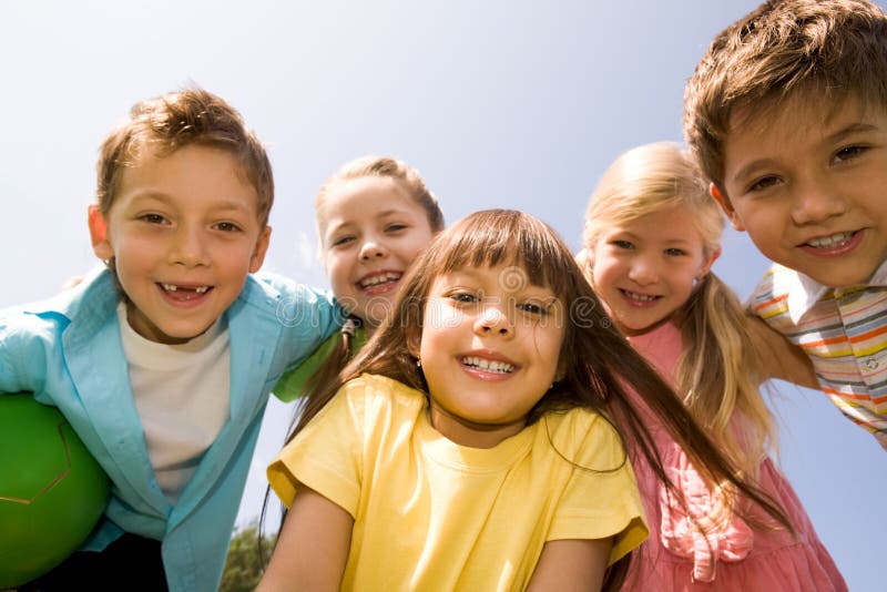 Niños felices imagen de archivo libre de regalías