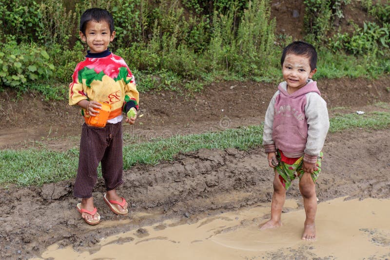 Niños locales en Chin State, Myanmar fotos de archivo libres de regalías