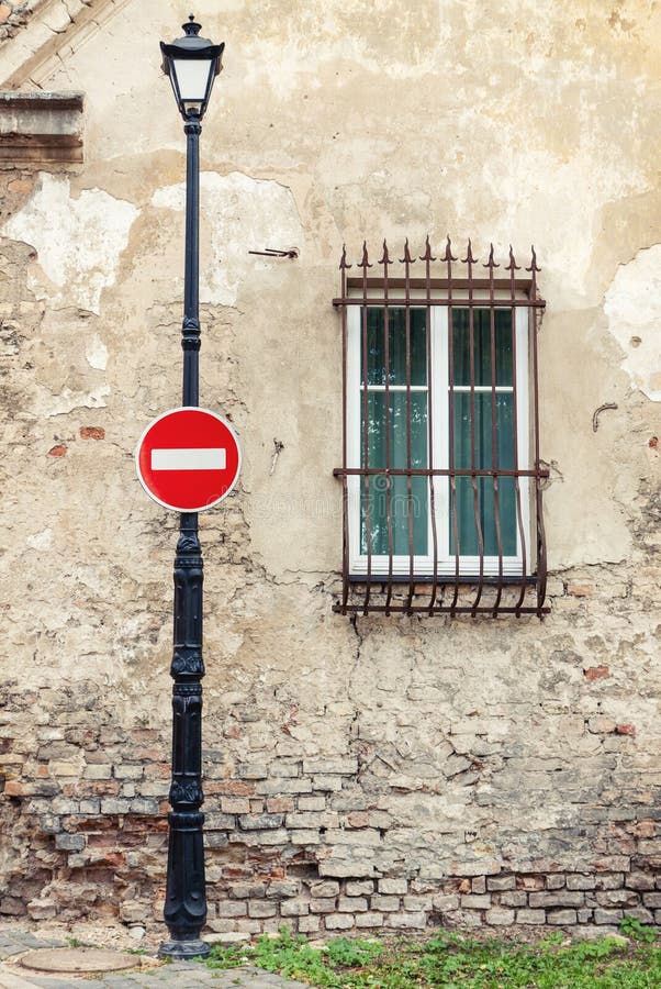 No entry sign hanging on lamp post