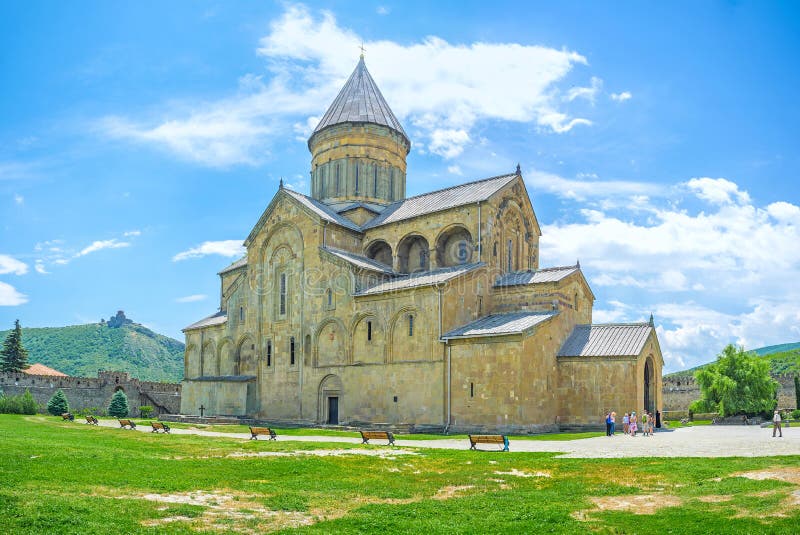 No território da catedral de Svetitskhoveli em Mtskheta