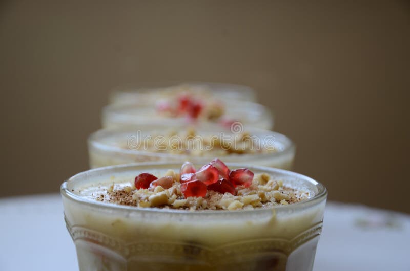 Noah-` s Pudding ist ein türkischer Nachtisch lizenzfreie stockfotos Noah-` s Pudding ist ein türkischer Nachtisch lizenzfreie stockfotos