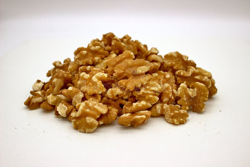 Noccioli della noce altri nomi: Juglans regia, noce comune, noce inglese, noce Circassian Immagine isolata su un bianco fotografia stock libera da diritti Noccioli della noce altri nomi: Juglans regia, noce comune, noce inglese, noce Circassian Immagine isolata su un bianco fotografia stock libera da diritti