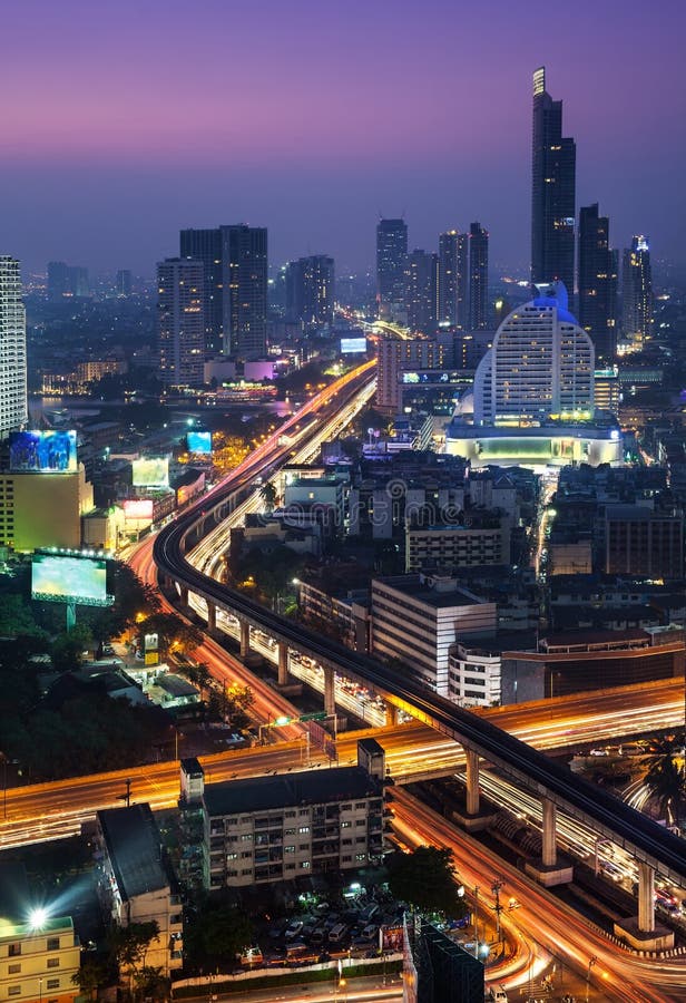 Nocy miasta Miastowa linia horyzontu, Bangkok, Tajlandia. obraz stock Nocy miasta Miastowa linia horyzontu, Bangkok, Tajlandia. obraz stock