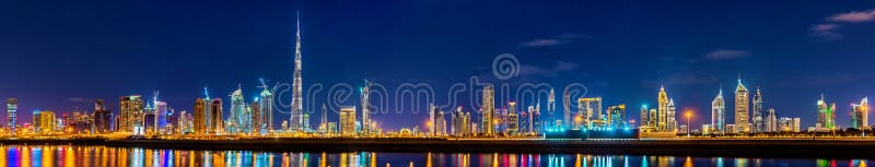 Nocy panorama Dubaj śródmieście