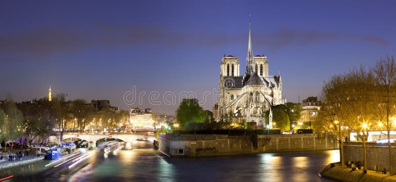 Nocy panorama notre dame de paris zdjęcie stock Nocy panorama notre dame de paris zdjęcie stock
