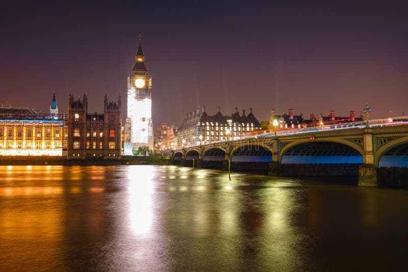Nocy scena Big Ben i dom parlament w Londyn zdjęcia royalty free