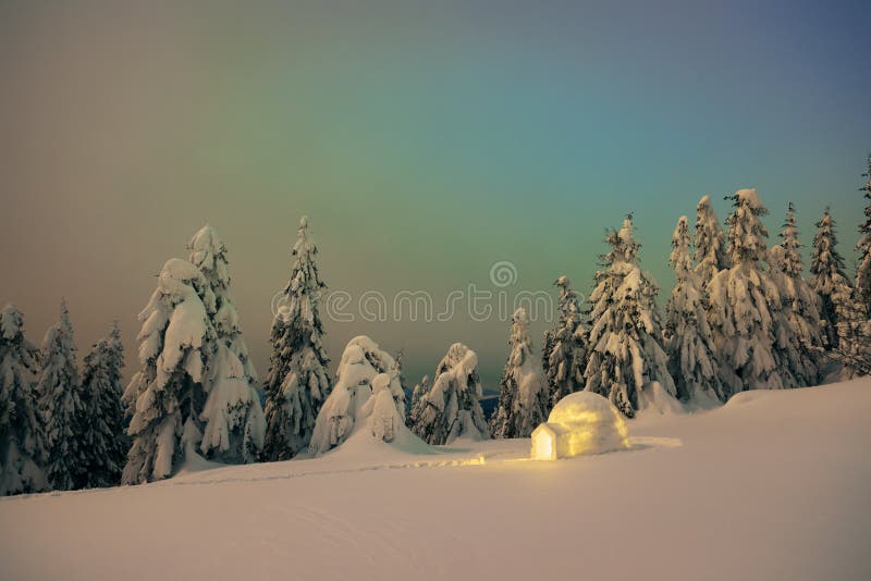 Nocy zimy scena z igloo śniegiem zdjęcia stock Nocy zimy scena z igloo śniegiem zdjęcia stock