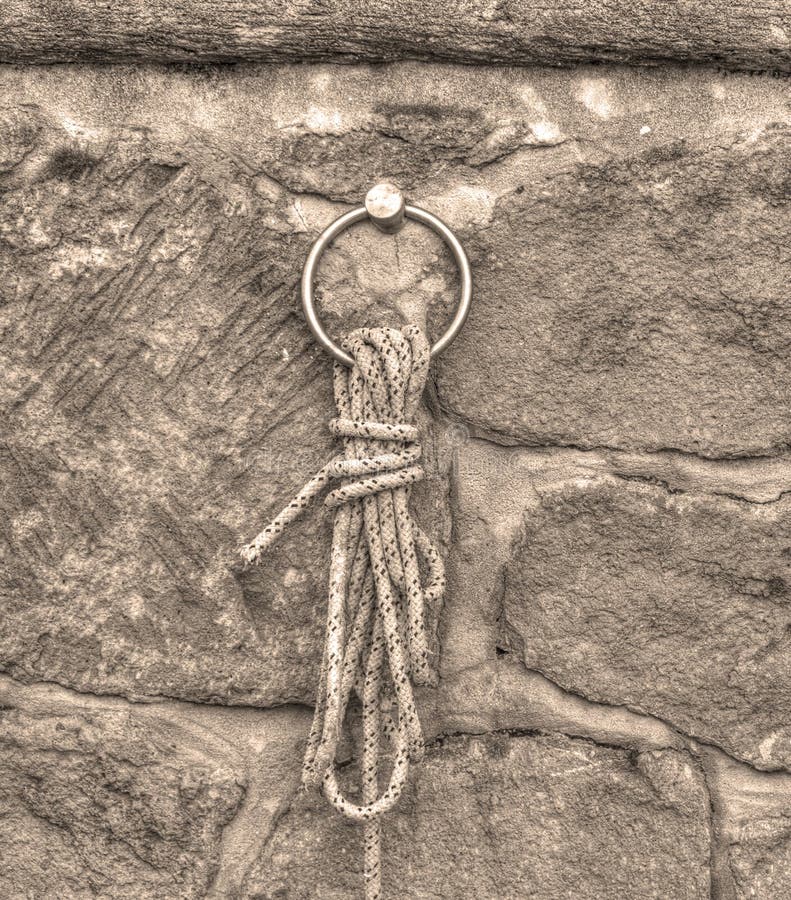Nodo su un muro di mattoni nel tono di seppia immagini stock libere da diritti Nodo su un muro di mattoni nel tono di seppia immagini stock libere da diritti