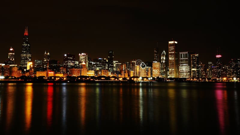 Noite Chicago Lakeview foto de stock Noite Chicago Lakeview foto de stock