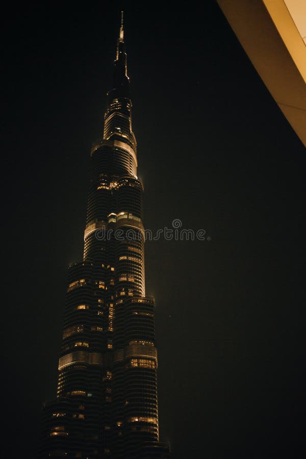 Noite de Burj Khalifa - de Dubai, Emiratos Árabes Unidos imagens de stock royalty free Noite de Burj Khalifa - de Dubai, Emiratos Árabes Unidos imagens de stock royalty free