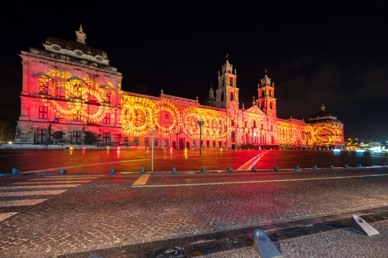 Lisboa, Convencida De Madre De Deus, Vestida Com Tabuleiro De