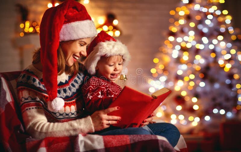 Noite De Natal Livro Mágico Da Leitura Da Mãe E Do Bebê Da Família Em Casa Imagem de Stock - Imagem de natal, livro: 102292397 Noite De Natal Livro Mágico Da Leitura Da Mãe E Do Bebê Da Família Em Casa Imagem de Stock - Imagem de natal, livro: 102292397