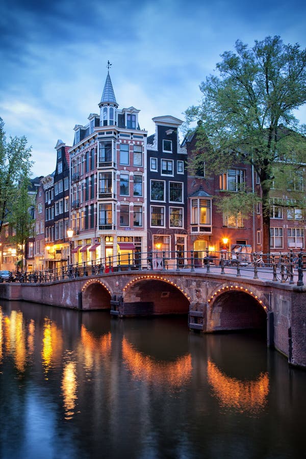 Noite em Amsterdão fotos de stock royalty free Noite em Amsterdão fotos de stock royalty free