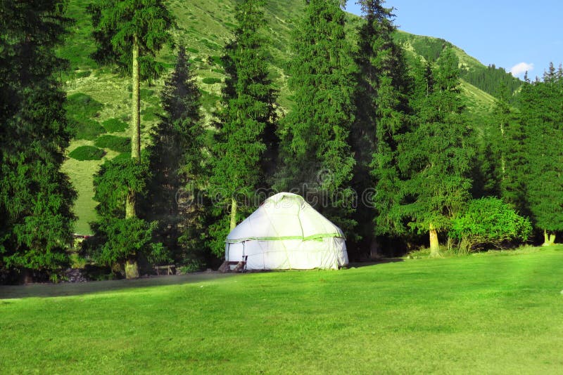 Nomad- tält Yurt på Kirgizistan, Jeti oguz arkivbilder Nomad- tält Yurt på Kirgizistan, Jeti oguz arkivbilder