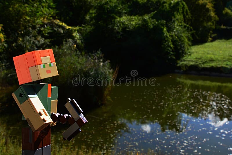 Lego Minecraft Grande Action Figure D'alex Avec L'épée Diamant Combat Avec  Squelette Dans Le Casque. Photo éditorial - Image du squelette, arme:  175999536