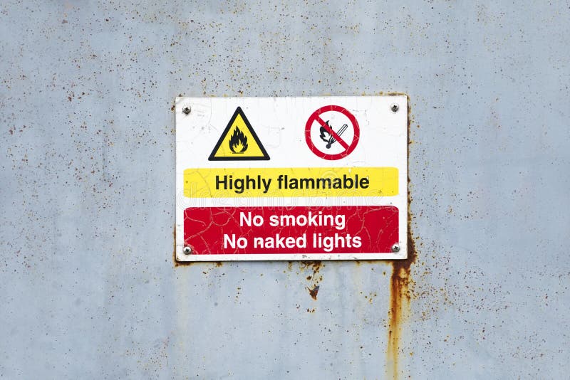 Non fumatori facilmente infiammabile nessun segno nudo del pericolo delle luci fotografia stock libera da diritti Non fumatori facilmente infiammabile nessun segno nudo del pericolo delle luci fotografia stock libera da diritti