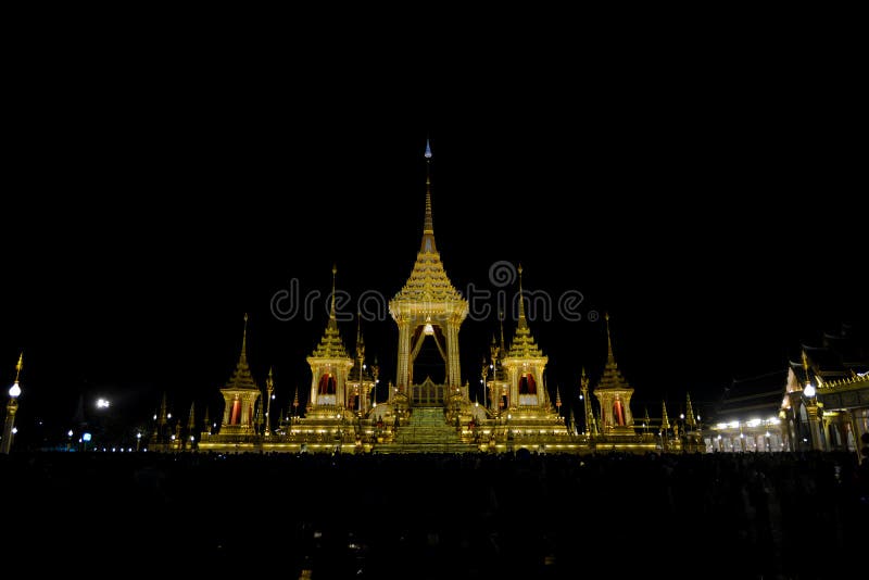 Золото красивой сияющими святыни стоковое изображение rf