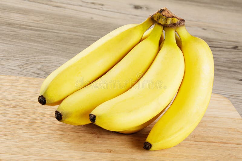 一串美味成熟香蕉的特写 免版税库存照片