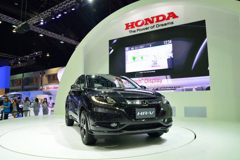 NONTHABURI - 1 DE DICIEMBRE: Nueva exhibición del coche de Honda HR-V en Tailandia imágenes de archivo libres de regalías NONTHABURI - 1 DE DICIEMBRE: Nueva exhibición del coche de Honda HR-V en Tailandia imágenes de archivo libres de regalías