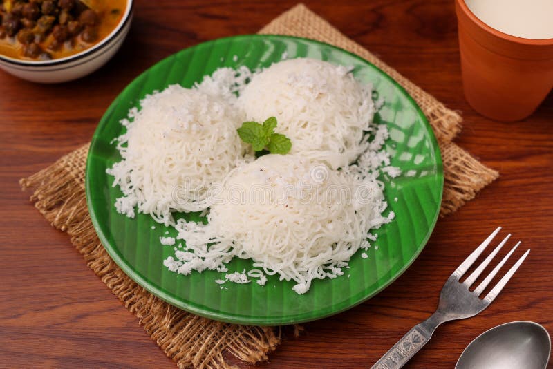 https://thumbs.dreamstime.com/b/noolappam-idiyappam-rice-noodles-string-hopper-popular-steam-cooked-kerala-breakfast-noolappam-idiyappam-rice-noodles-string-225974273.jpg