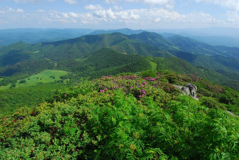Nord-Carolinagebirgsszenische Landschaft lizenzfreies stockbild Nord-Carolinagebirgsszenische Landschaft lizenzfreies stockbild