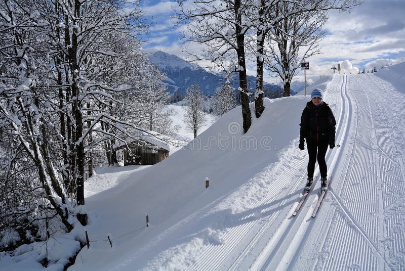 Nordisk skidåkning i Kaisergebirge, Tirol, Österrike arkivfoton Nordisk skidåkning i Kaisergebirge, Tirol, Österrike arkivfoton