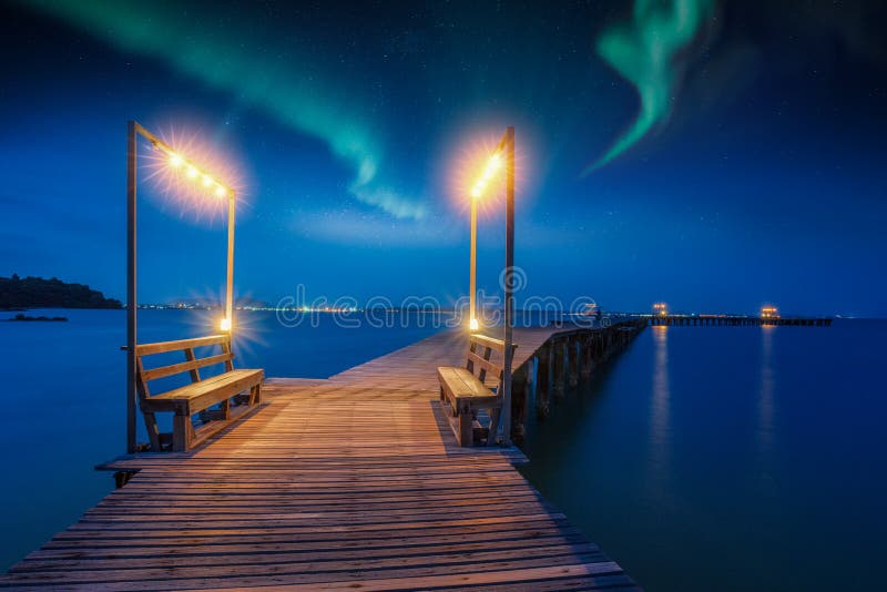 Nordligt ljus och natthimmel royaltyfri fotografi Nordligt ljus och natthimmel royaltyfri fotografi