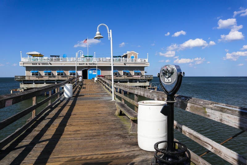 Sightseeing binoculars on Ocean View Fishing Pier stock photography Sightseeing binoculars on Ocean View Fishing Pier stock photography