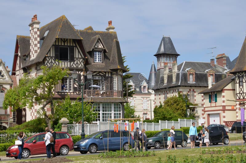 Normandie, la ville pittoresque de Cabourg en été image libre de droits Normandie, la ville pittoresque de Cabourg en été image libre de droits