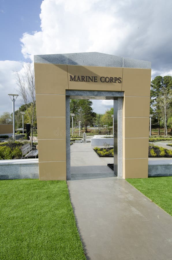 Norr Carolina Veterans Park, Fayetteville-22 mars 2012: Parkera hängivet till alla NC-veteran i tillståndet arkivfoton Norr Carolina Veterans Park, Fayetteville-22 mars 2012: Parkera hängivet till alla NC-veteran i tillståndet arkivfoton