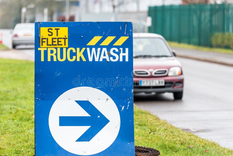 Northampton UK Januari 11 2018: För lastbilWash för ST hastig stolpe för tecken för logo arkivbild Northampton UK Januari 11 2018: För lastbilWash för ST hastig stolpe för tecken för logo arkivbild