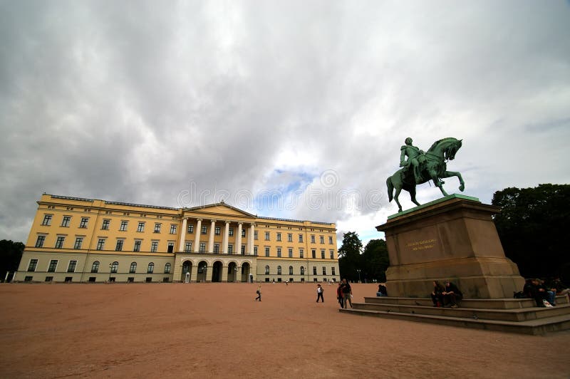 Norway oslo slottkunglig person arkivfoton